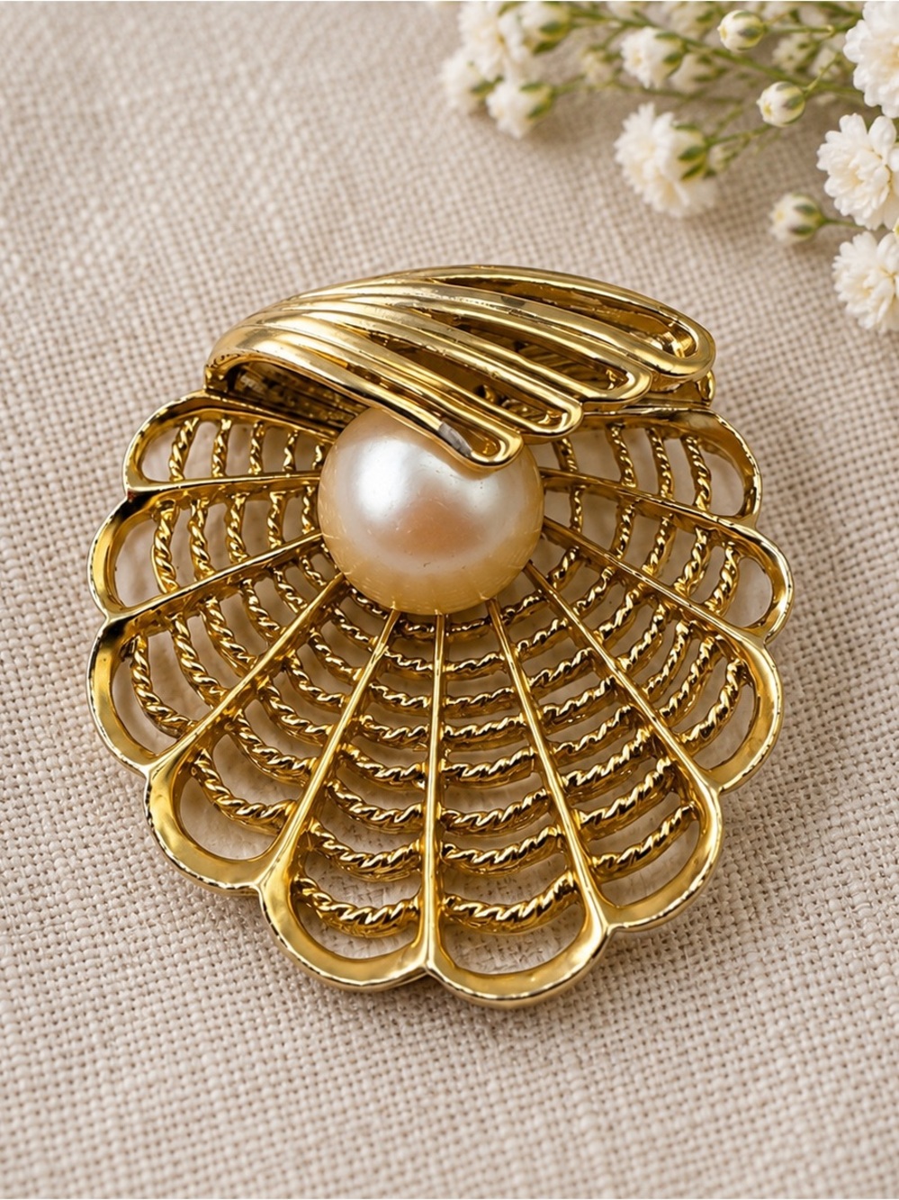 Vintage Gerry’s Gold Tone Openwork Clam Shell & Pearl Brooch